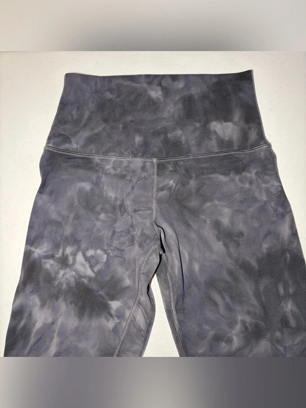 Lululemon Align Leggings High Rise, Cropped 24” Inseam Black Tie-Dye, Size 4